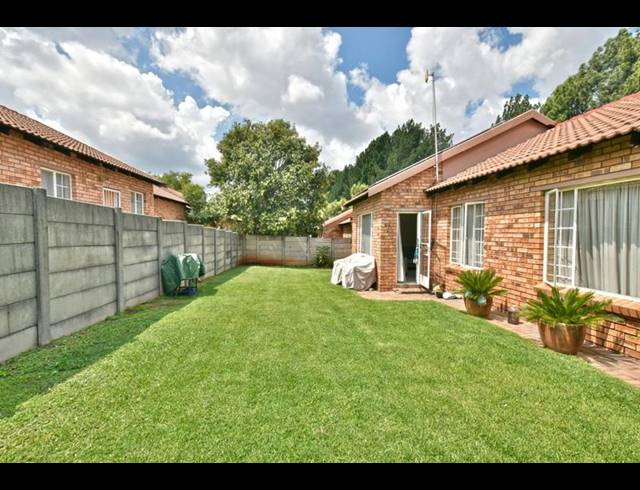 3 BEDROOM TOWNHOUSE FOR SALE IN SUNDOWNER